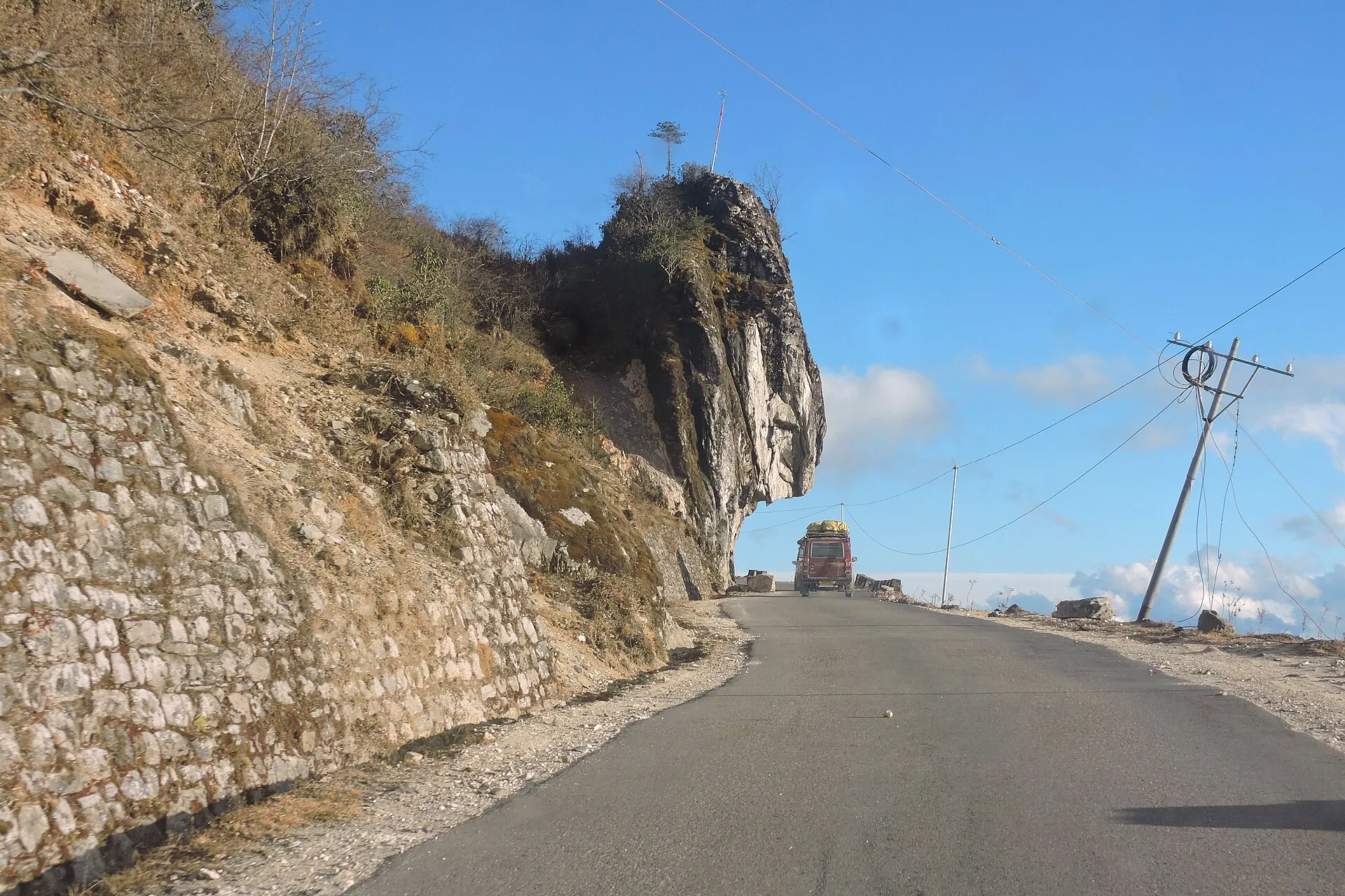 Sela Pass road